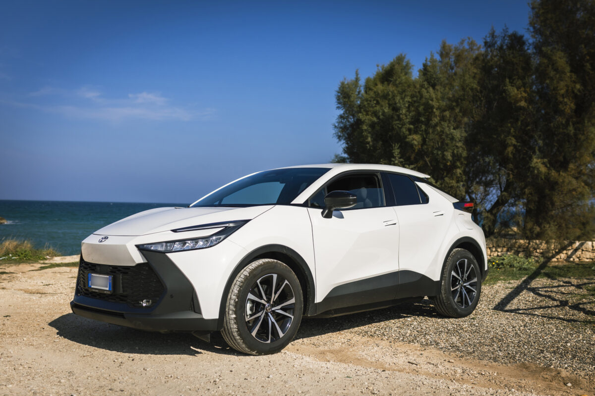 Noleggio-Auto-Toyota-CHR-2