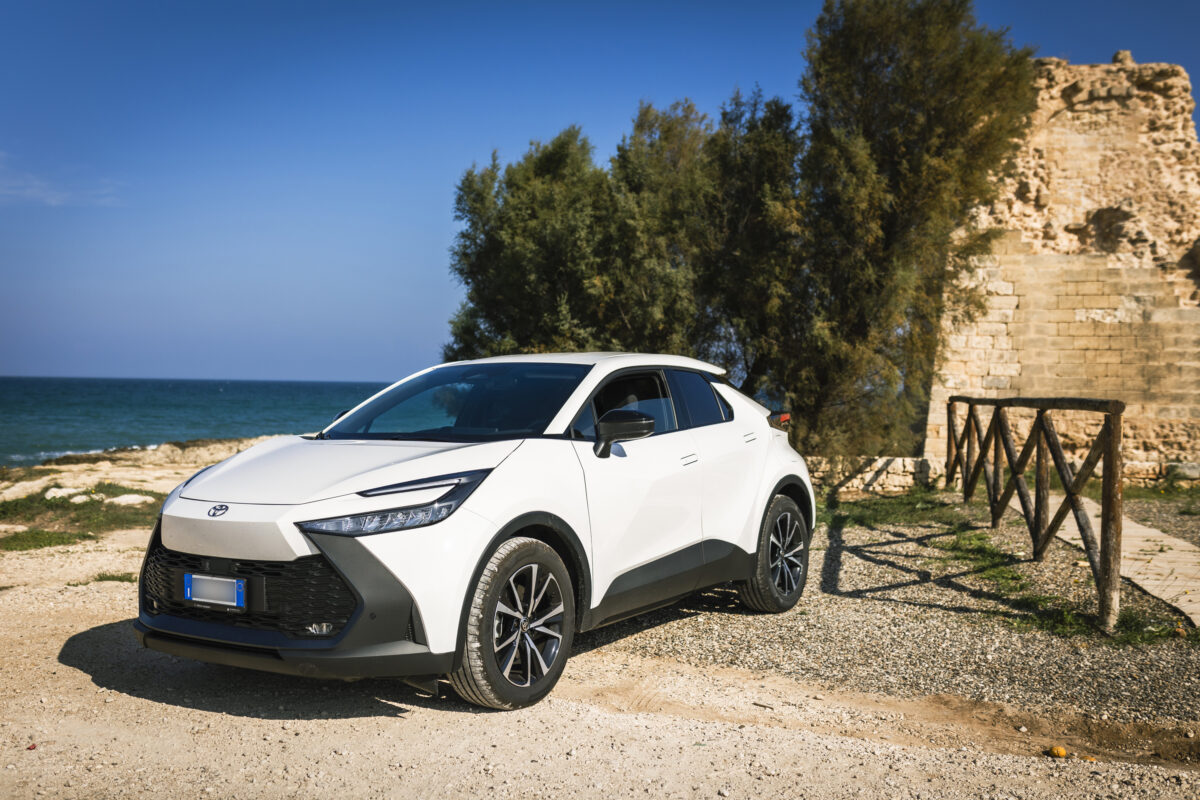 Noleggio-Auto-Toyota-CHR-8